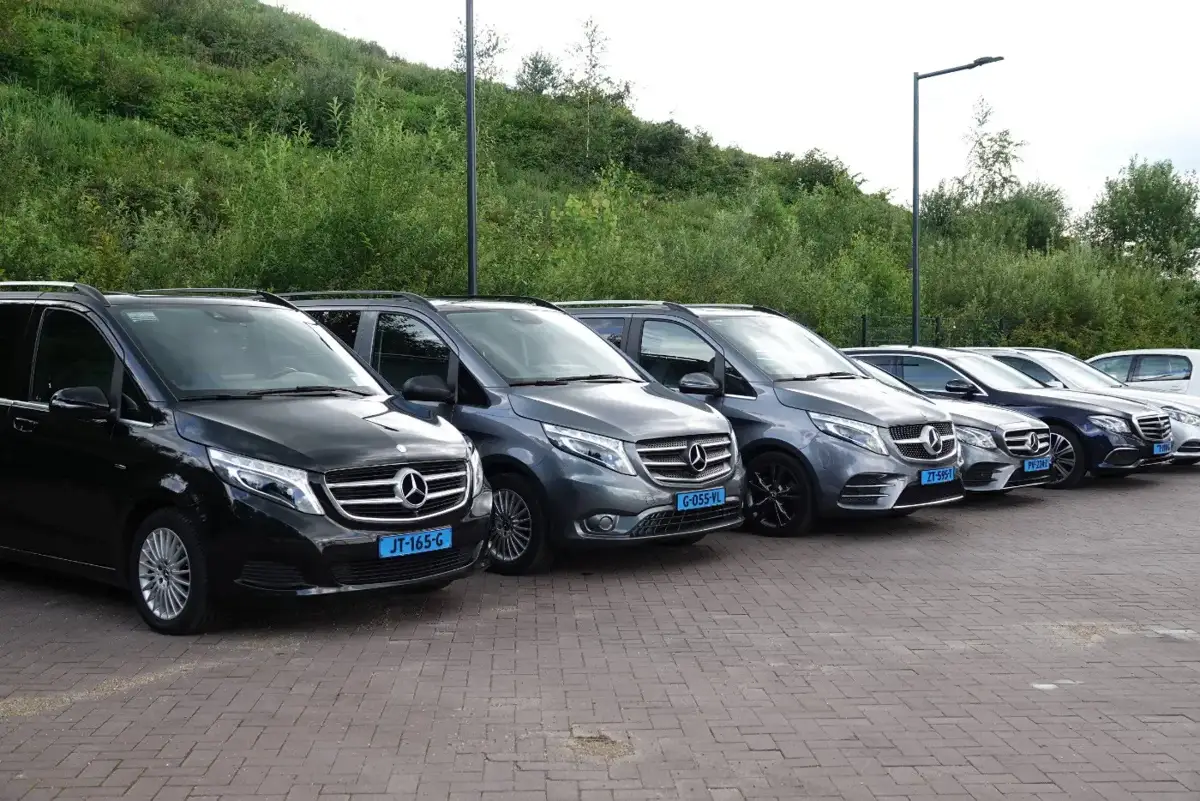 Mercedes V-Klasse taxibussen voor een avondje uit in Diessen